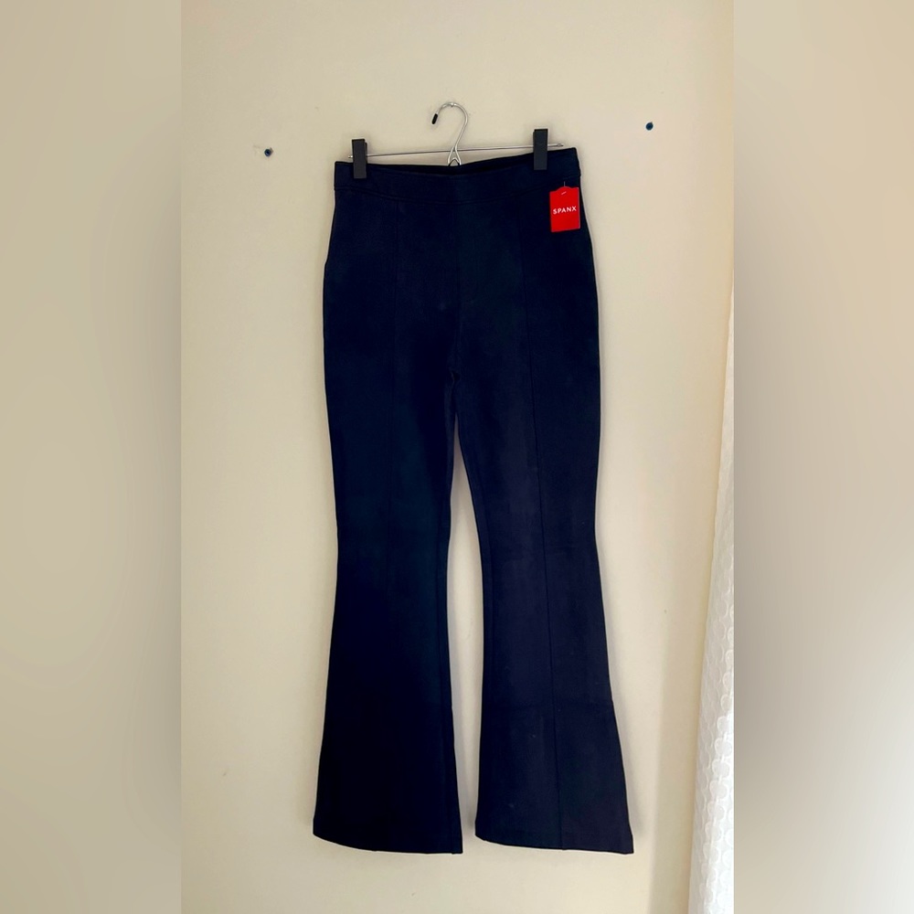 Spanx sueaded stretchy pull on fitted bell bottoms navy blue women’s size Large.